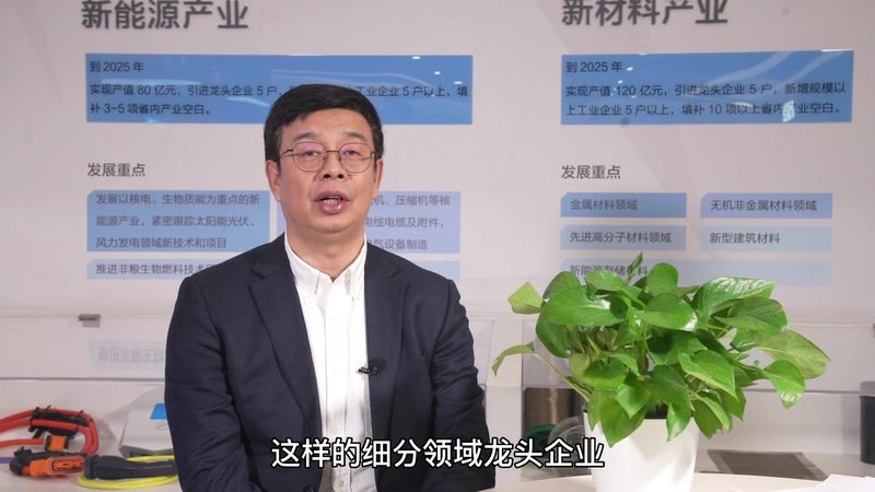 在选择黑色母粒和色粉时，需要考虑以下几个方面：